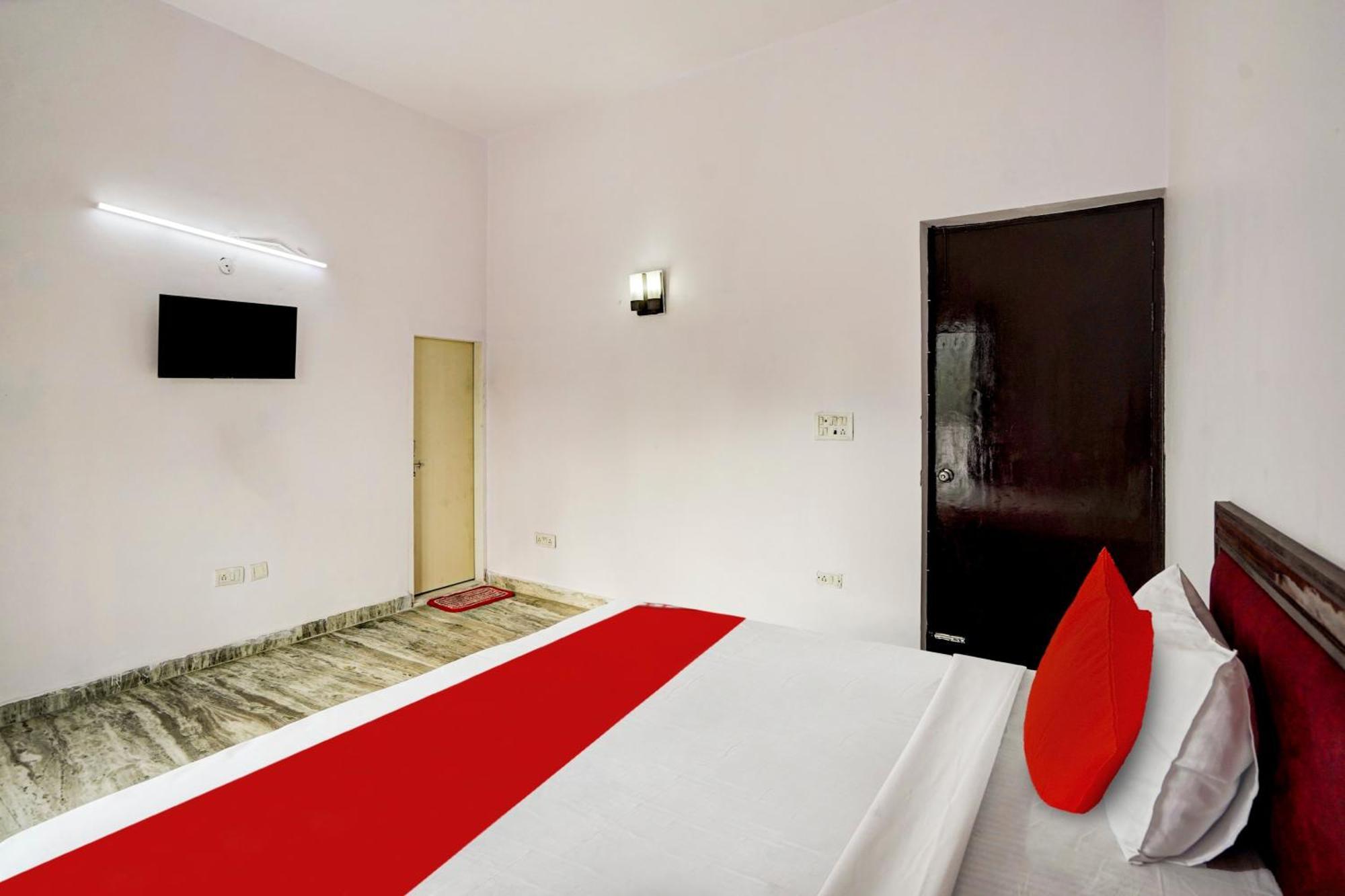 Hotel O Rest & Zone Hotel Большая Нойда Экстерьер фото